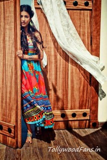 Shruti Haasan feet photo thumbnail