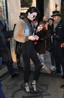 Kendall Jenner feet photo thumbnail