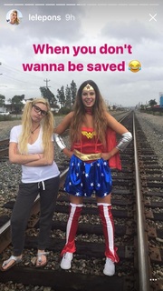 Lele Pons feet photo thumbnail