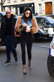 Kendall Jenner feet photo thumbnail