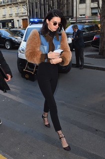 Kendall Jenner feet photo thumbnail