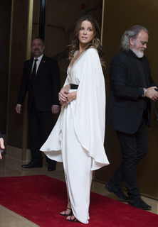 Kate Beckinsale feet photo thumbnail