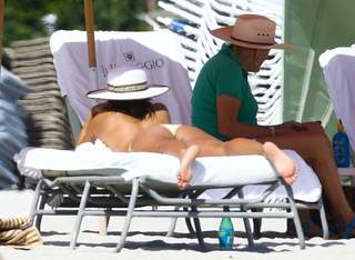 Eva Longoria feet photo thumbnail