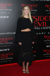 Ali Larter feet photo thumbnail