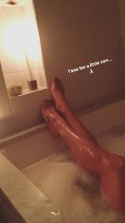 Lea Michele feet photo thumbnail