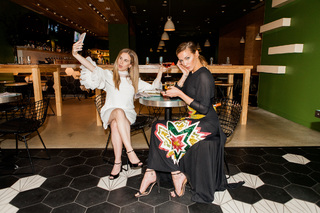 Katie Cassidy feet photo thumbnail