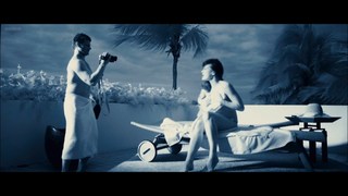 Milla Jovovich feet photo thumbnail