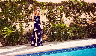 Sarah Hyland feet photo thumbnail