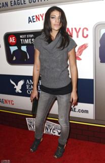 Jessica Szohr feet photo thumbnail