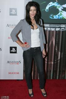 Jessica Szohr feet photo thumbnail