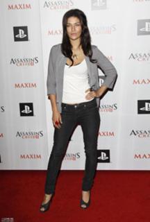 Jessica Szohr feet photo thumbnail