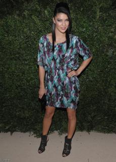 Jessica Szohr feet photo thumbnail