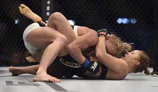 Ronda Rousey feet photo thumbnail