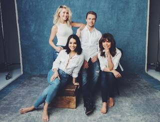 Vanessa Hudgens feet photo thumbnail