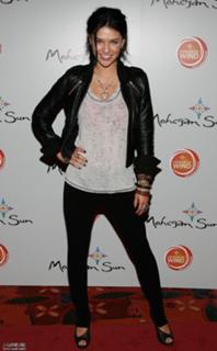 Jessica Szohr feet photo thumbnail