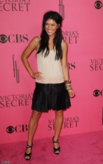 Jessica Szohr feet photo thumbnail