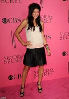 Jessica Szohr feet photo thumbnail