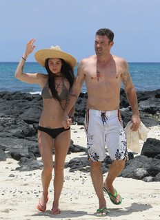 Megan Fox feet photo thumbnail