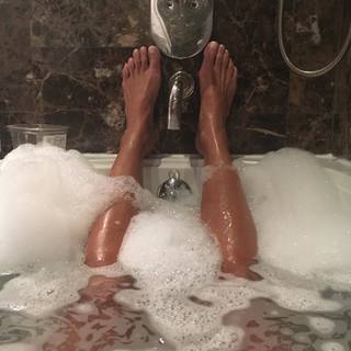 Kelly Bensimon feet photo thumbnail