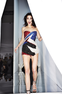 Kendall Jenner feet photo thumbnail