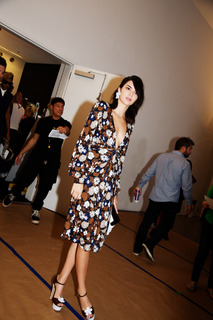 Kendall Jenner feet photo thumbnail