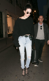 Kendall Jenner feet photo thumbnail
