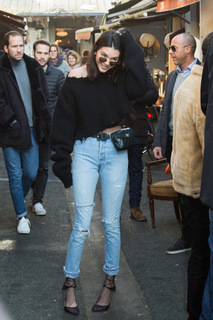 Kendall Jenner feet photo thumbnail