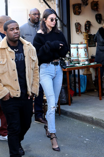 Kendall Jenner feet photo thumbnail