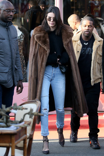 Kendall Jenner feet photo thumbnail