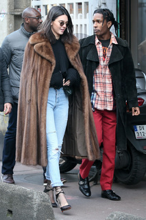 Kendall Jenner feet photo thumbnail