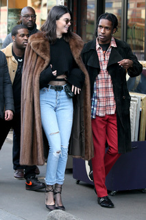 Kendall Jenner feet photo thumbnail