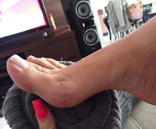Karin Klemp feet photo thumbnail