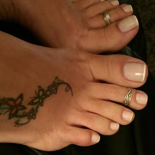 Karin Klemp feet photo thumbnail