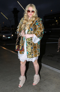 Kesha feet photo thumbnail