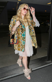 Kesha feet photo thumbnail