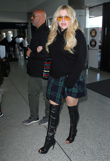 Kesha feet photo thumbnail
