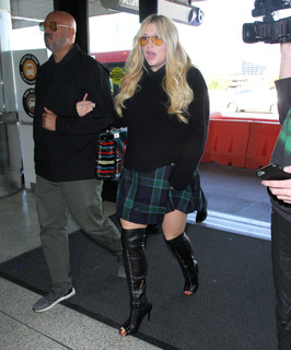 Kesha feet photo thumbnail