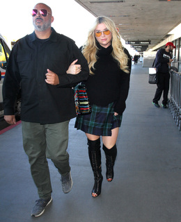 Kesha feet photo thumbnail