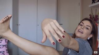 Kéfera Buchmann feet photo thumbnail