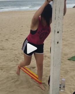 Kéfera Buchmann feet photo thumbnail