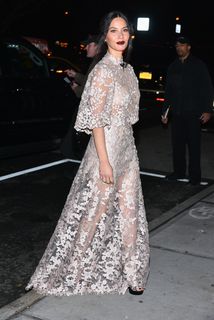 Olivia Munn feet photo thumbnail