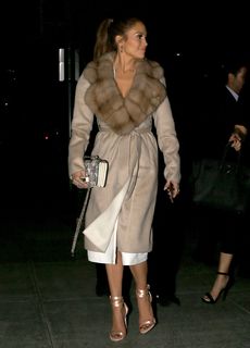 Jennifer Lopez feet photo thumbnail