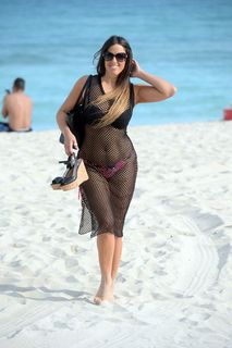 Claudia Romani feet photo thumbnail