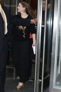 Drew Barrymore feet photo thumbnail