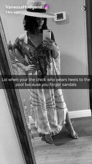 Vanessa Hudgens feet photo thumbnail