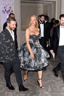 Pamela Anderson feet photo thumbnail