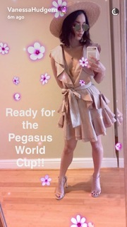 Vanessa Hudgens feet photo thumbnail