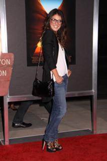 Shenae Grimes-Beech feet photo thumbnail