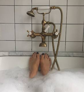 Lisa Snowdon feet photo thumbnail