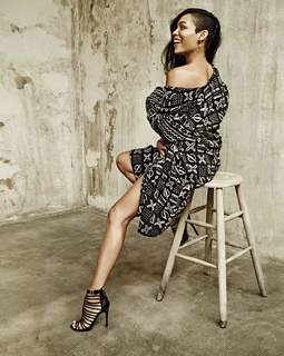 Rosario Dawson feet photo thumbnail